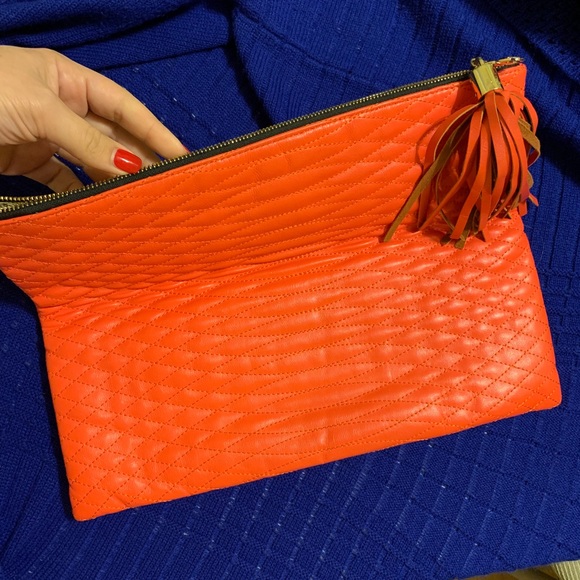 BCBGmaxazria clutch. 100% leather. No scratches. - Picture 4 of 9